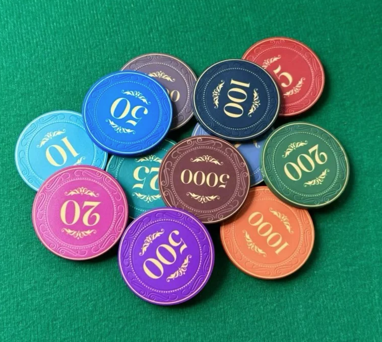 Mallette de 300 jetons de poker "CROWN OF LAUREL" - CASH GAME - en céramique 10 g - EXCLUSIVITÉ CARTES PRODUCTION