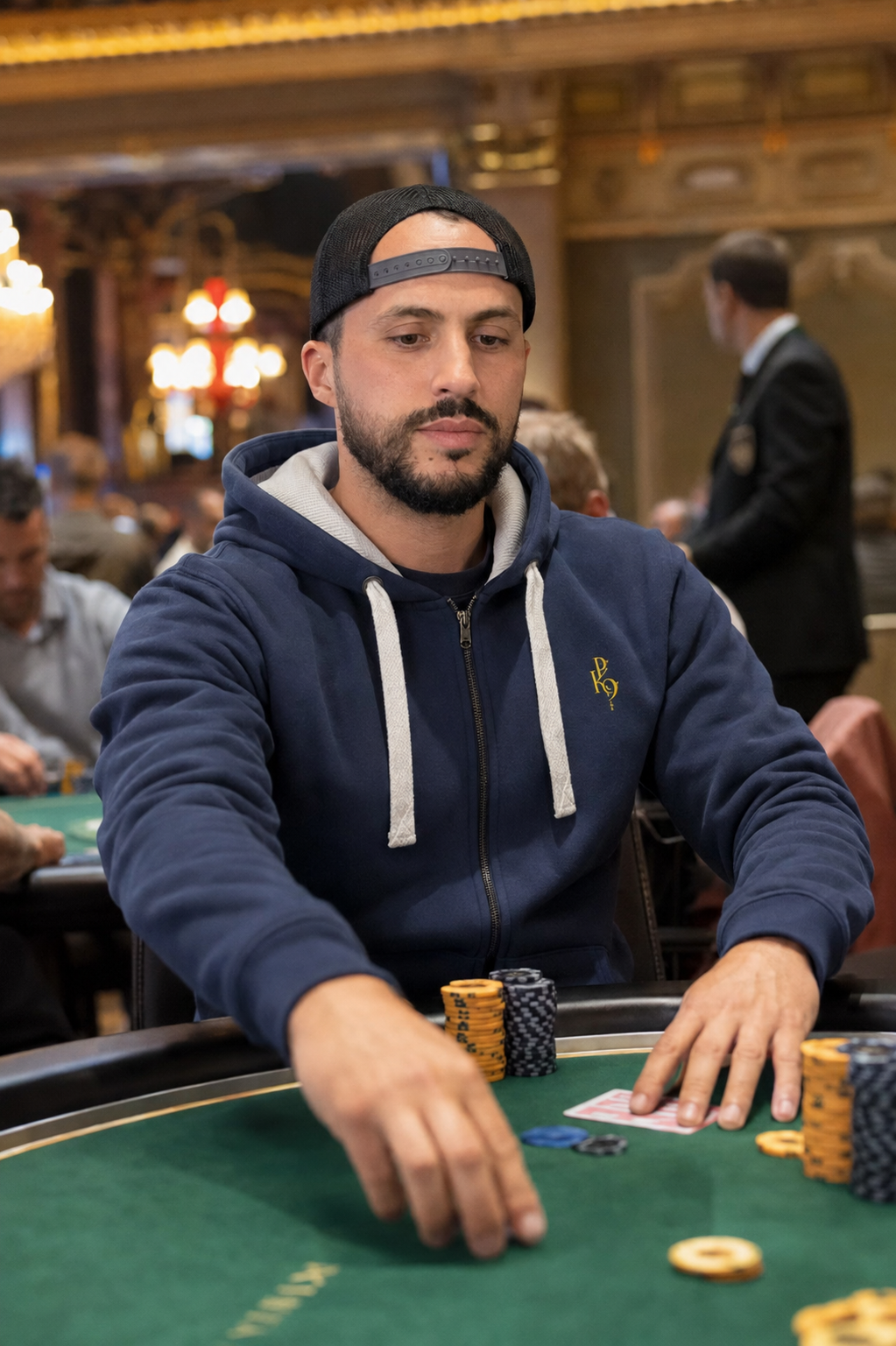 Hoodie poker Deluxe High Roller — visuel lifestyle PK9