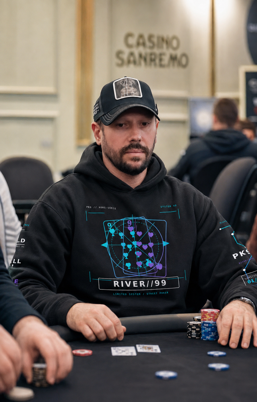 Hoodie poker RIVER 99 Read the Unreadable — visuel lifestyle