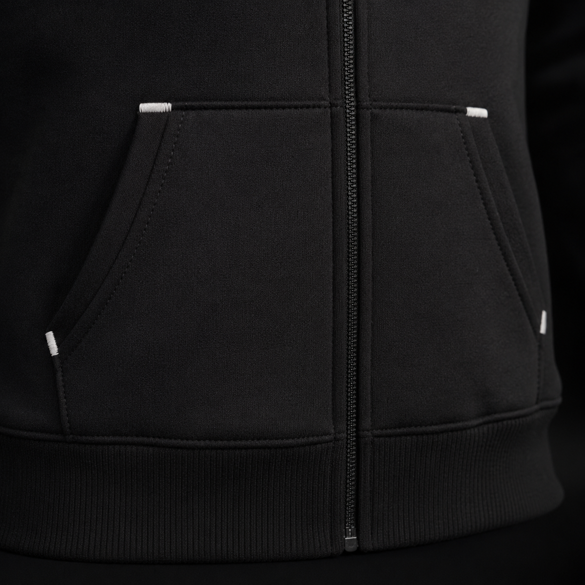 Deluxe High Roller – détail zip, poches et finitions renforcées