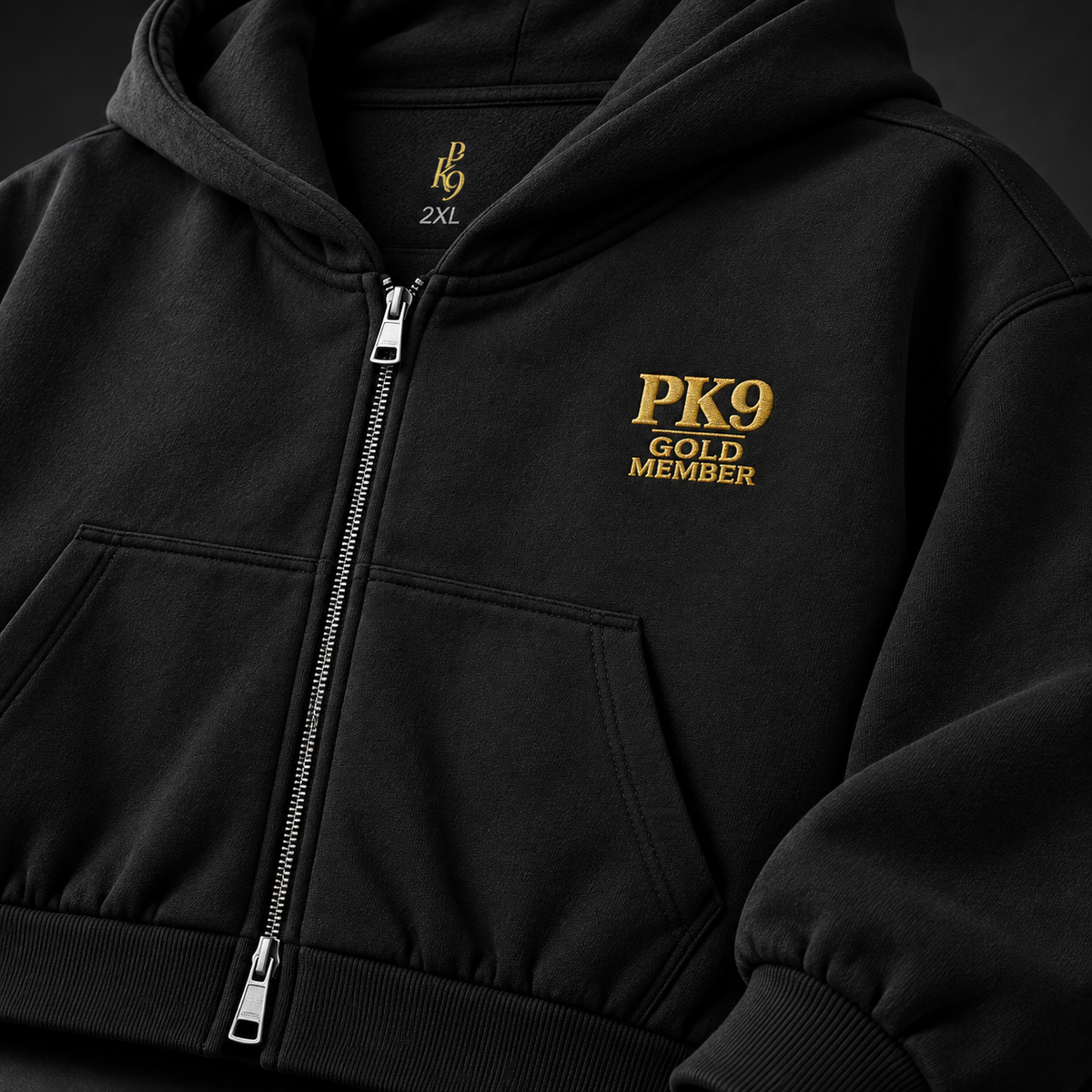 PK9 Gold Member — zipper noir — vue 3, visuel de présentation généré par IA