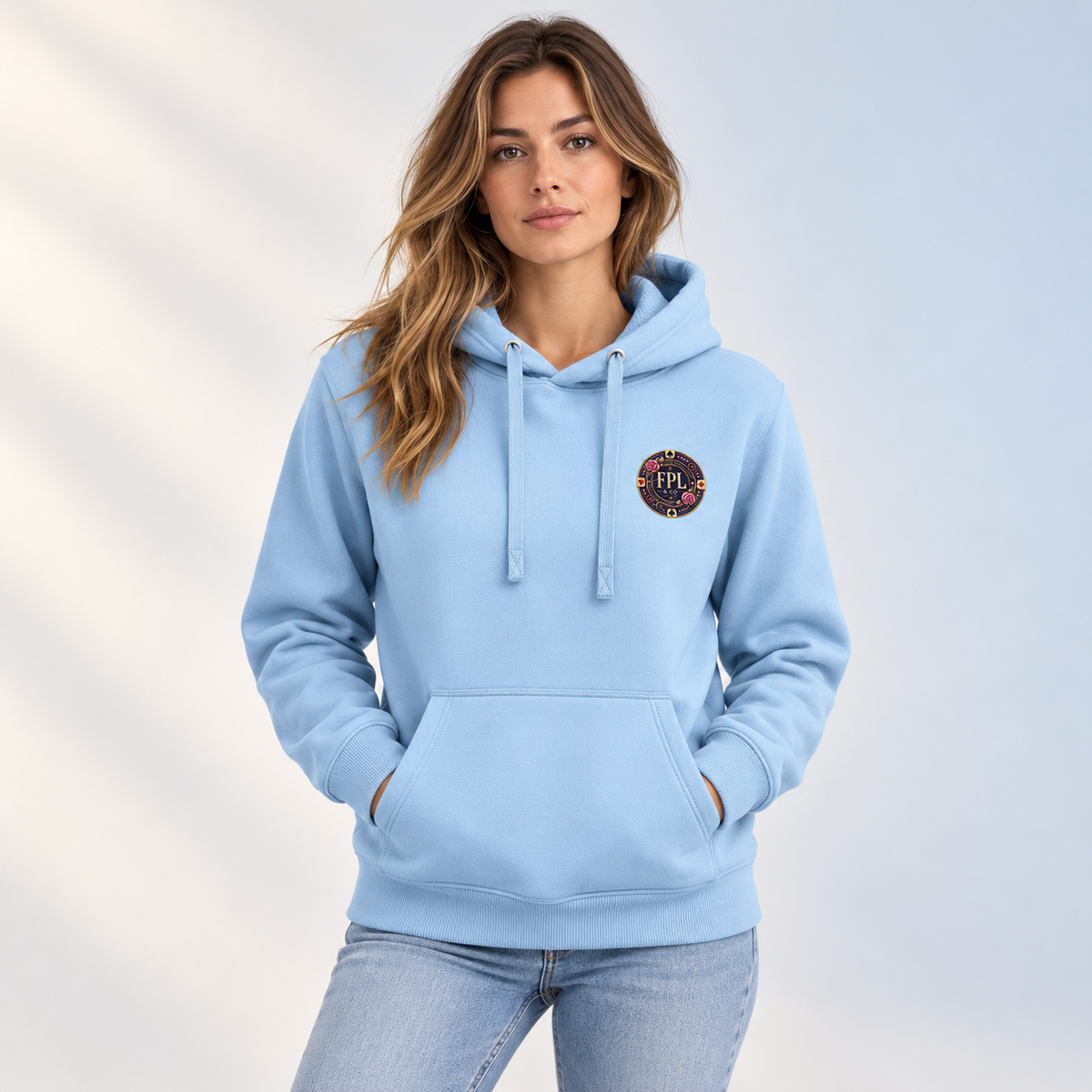 Hoodie Grinder Deluxe FPL × PK9 bleu ciel — visuel e-commerce 5 sur 10