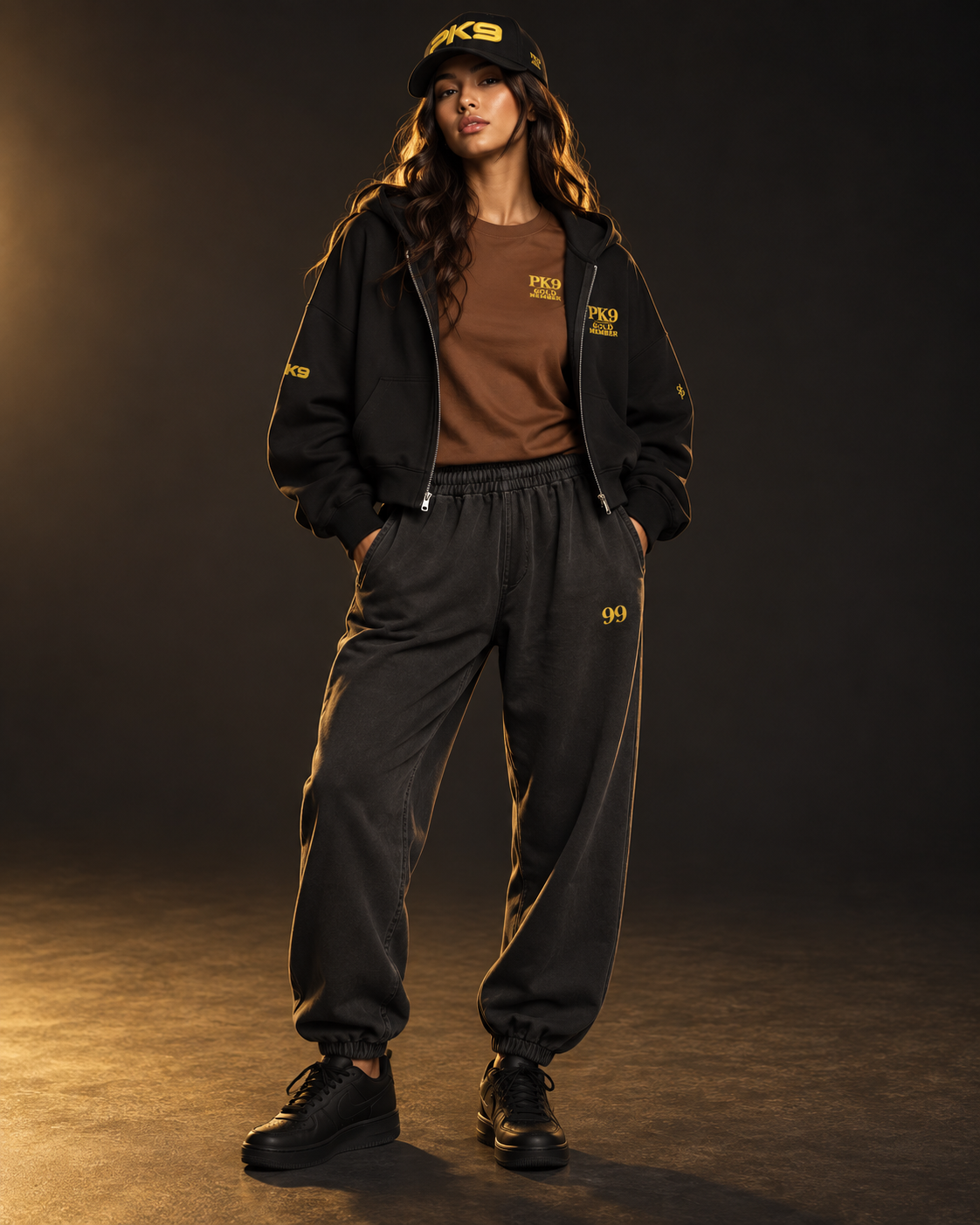 Outfit intégral PK9 Gold Member — quatre pièces — vue 3, mise en scène générée par IA