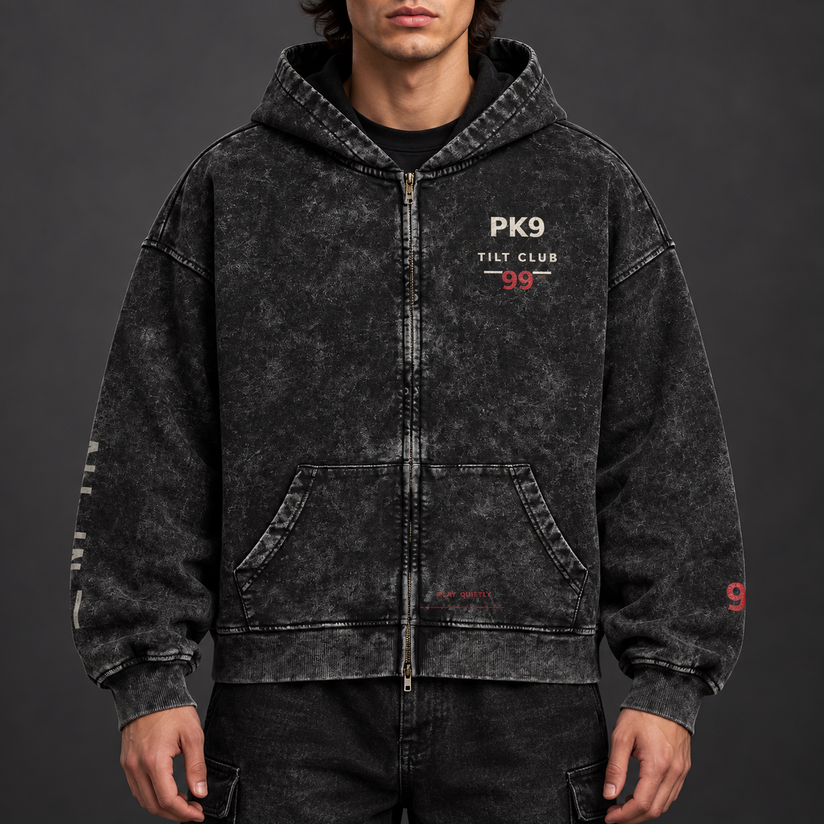 Détail poitrine et texture vinyle du hoodie PK9 TILT CLUB 09/99
