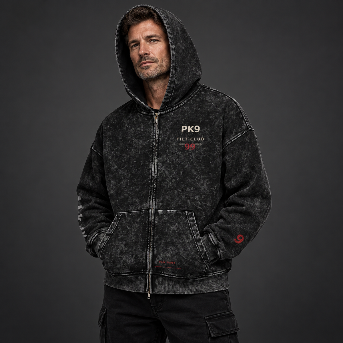 Hoodie PK9 TILT CLUB porté avec capuche, vue homme trois-quarts