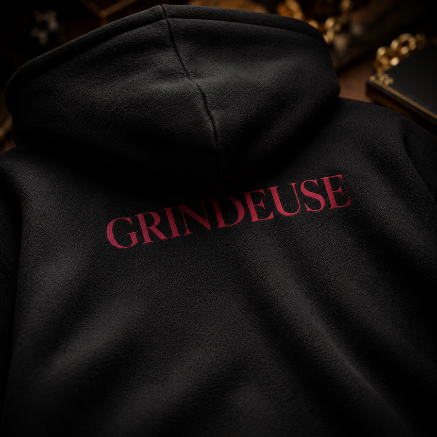 PK9 Grindeuse - marquage dos rouge sur hoodie noir