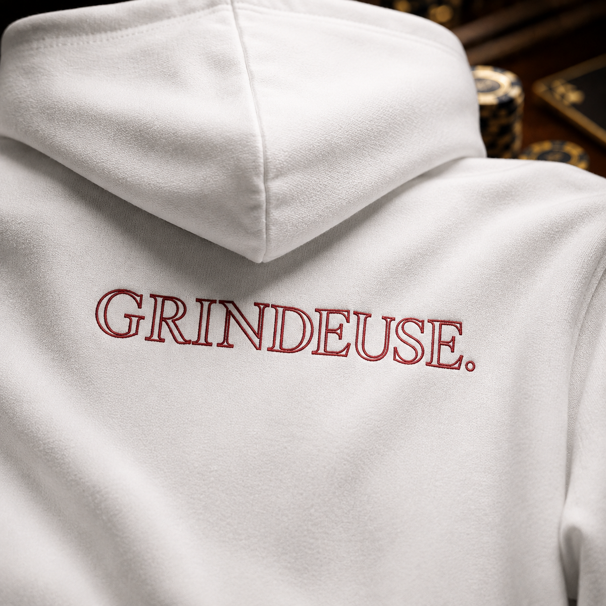 PK9 Grindeuse - marquage dos rouge sur hoodie blanc