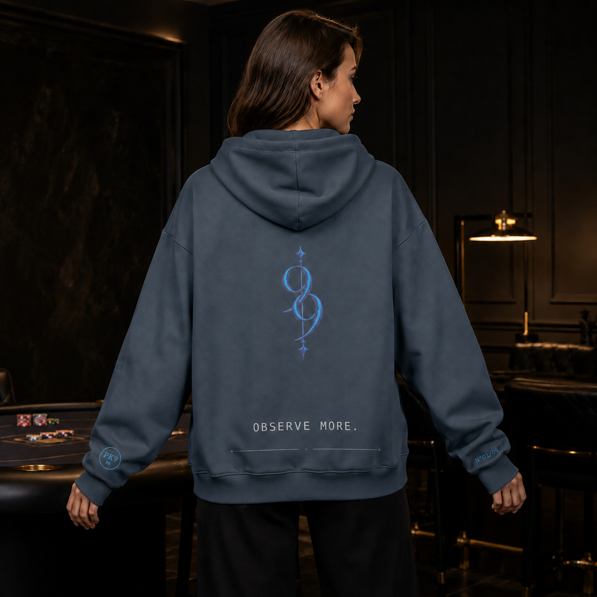 Private Table 09 – femme dos, double 9 et poignets
