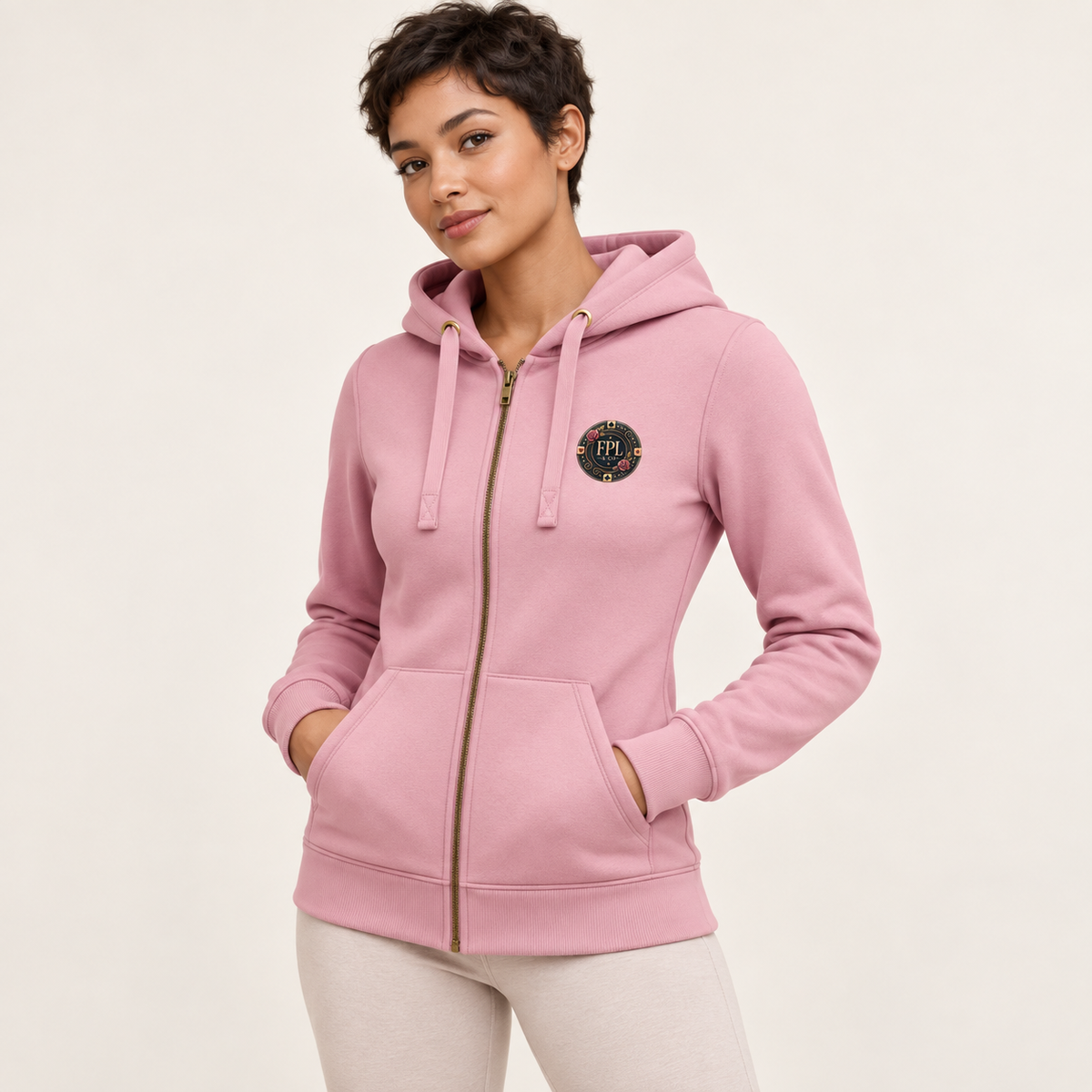 Zipper Deluxe FPL × PK9 — Rose poudré — porté femme trois-quarts